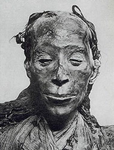 Nhan sắc của những x&aacute;c ướp 10 ng&agrave;n tuổi